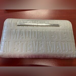 NWOT Steve Madden LARGE ZIP AROUND Wristlet Wallet